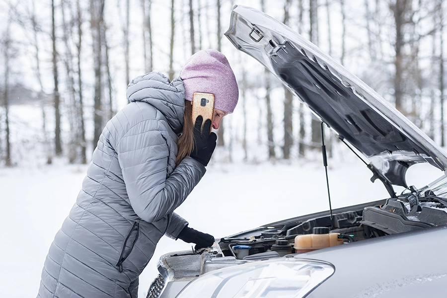 A woman is stranded in the middle of nowhere somewhere near Decatur, IL during the winter season and is calling for help because her car broke down.